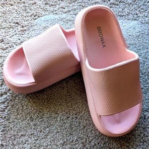 Bronax Cloud Slippers